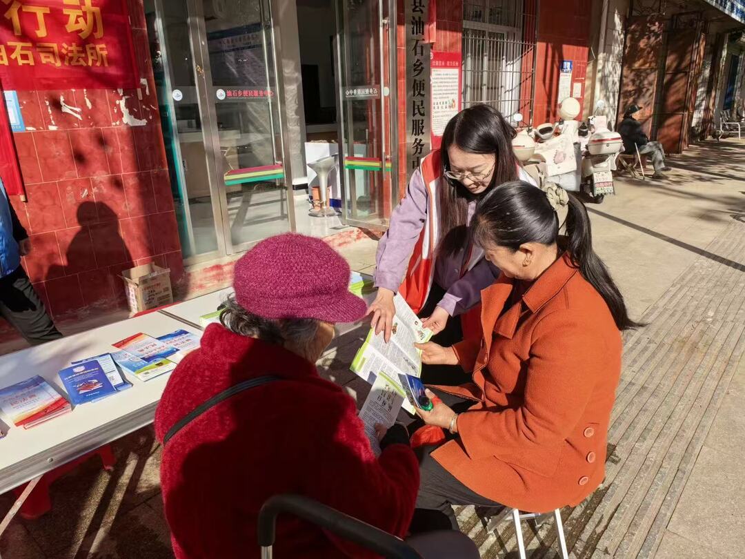 油石乡 逢圩日搭台宣讲 助残政策暖民心 助残就业服务